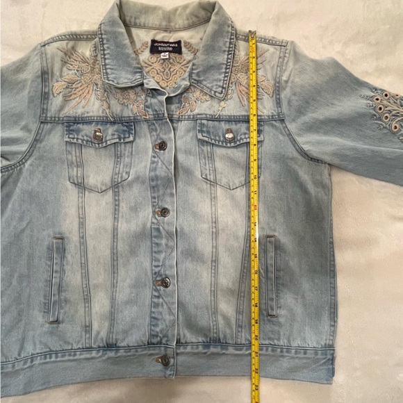 Johnny Was Workshop Embroidered Light Wash Denim Jean Jacket - Picture 9 of 13